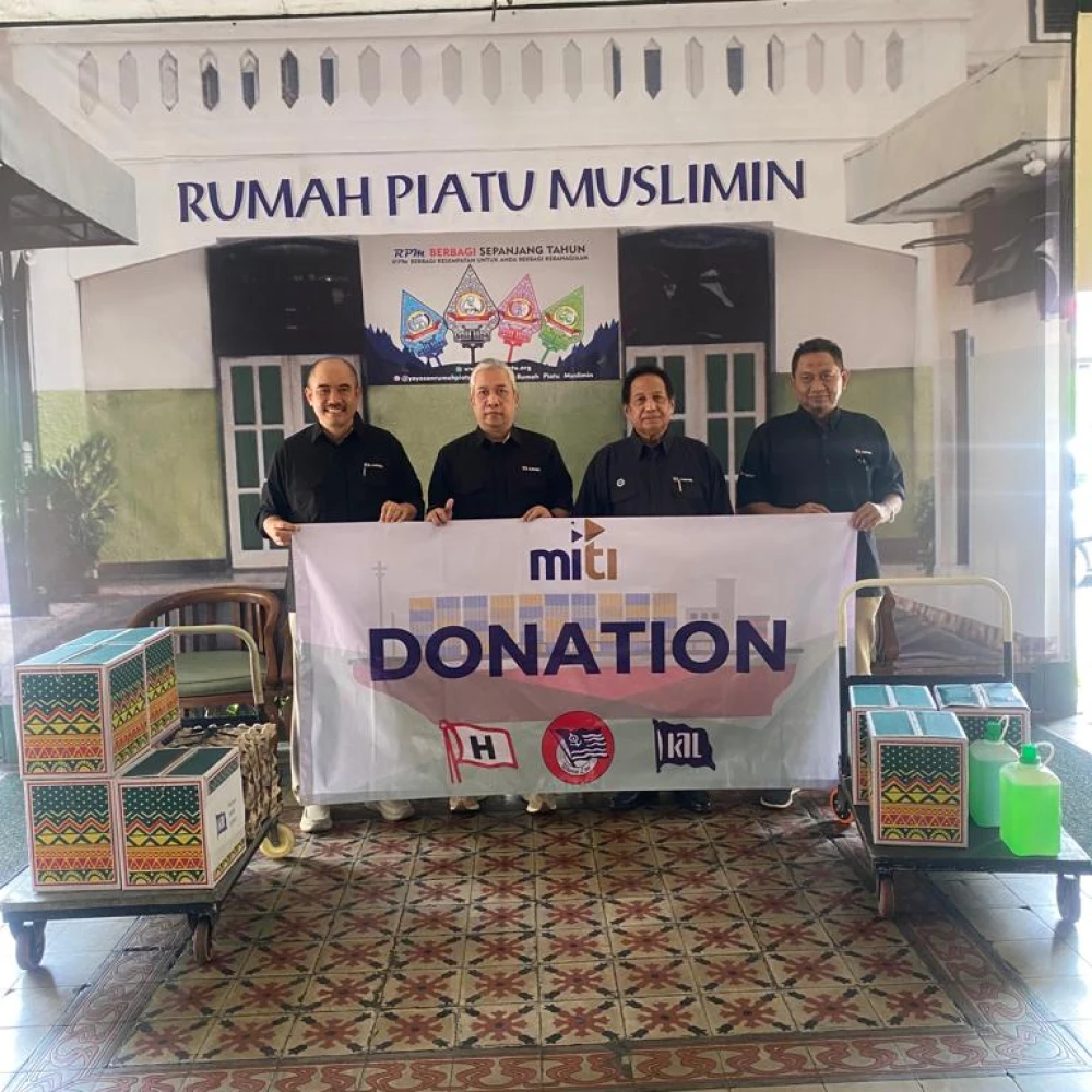 PT Karya Abdi Luhur berbagi bersama MITI Grup ke Yayasan Piatu Muslimin Jakarta